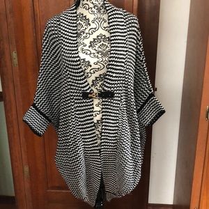 Long Sweater/Cardigan Black and white